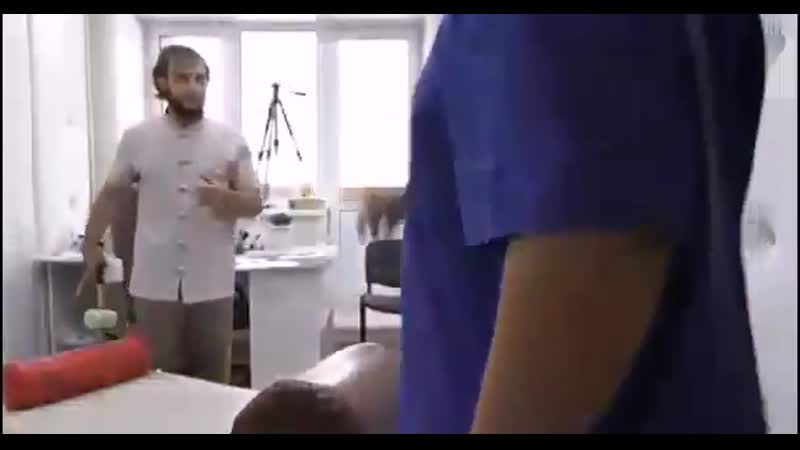 Ужас какой! он что позвонки таким образом вправляет?!