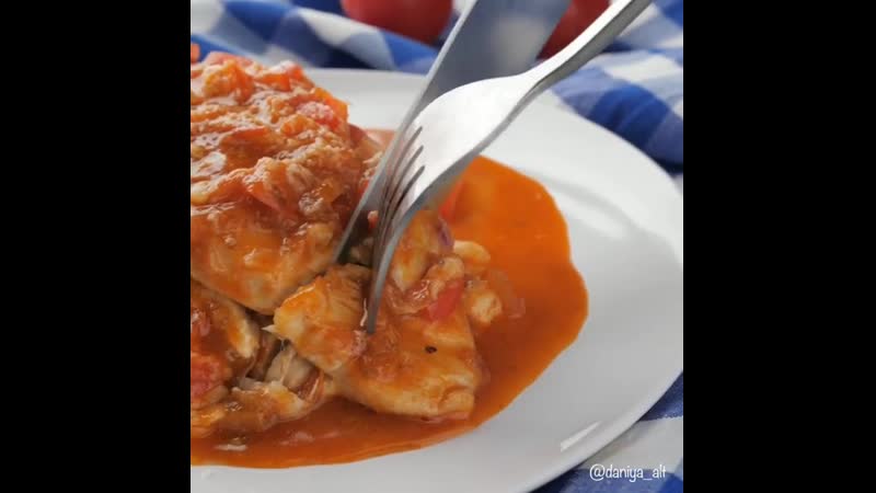 Куриная грудка с сыров в томатном соусе