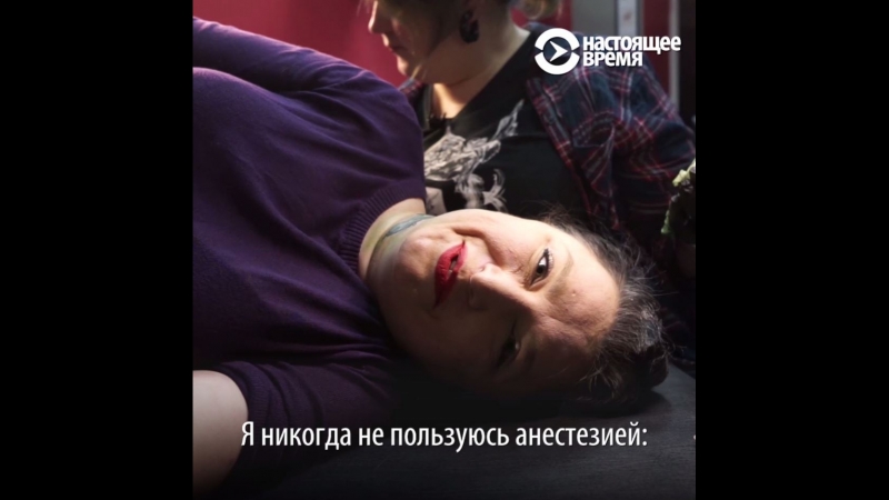 Татуировщица помогает женщинам забыть пережитое молодые