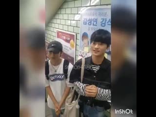 Wake upカフェからの帰りに またまたプエクメンズに遭遇 娘がpickしていたキムソヨンくんもカンソカくんもほんわか和み系の似ている二人 握手もしてもらいしばらく話して娘がソカくんが 一緒に写真撮りましょうって 本当に감사합니다