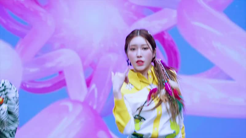 모모랜드 momoland x 크로망스 chromance wrap me in plastic mv te