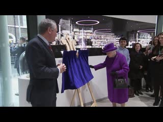 The queen opens new specialist medical facility in london