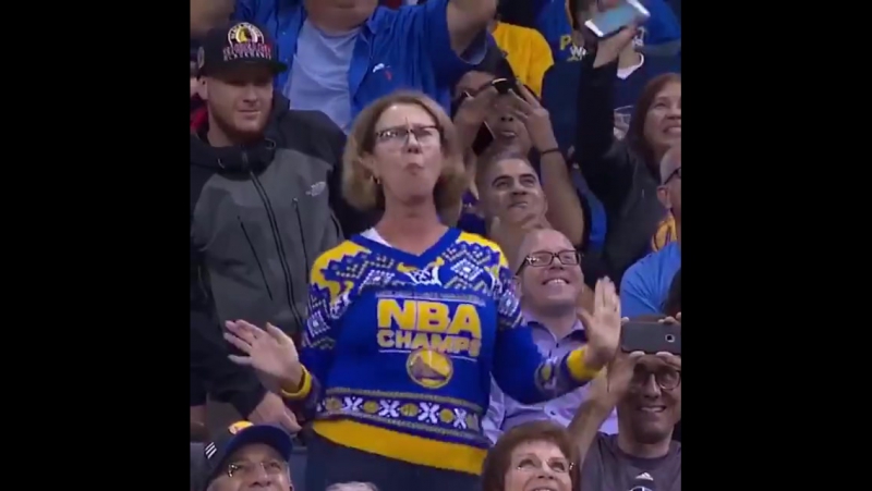 Everybody dance now! ніколи не буває пізно "розім'яти кісточки", а особливо у вечір п'ятниці! тож, відривайтесь! ;)