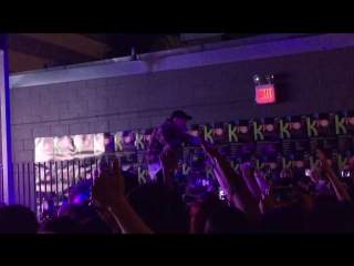 [fancam] dean put my hands on you & pour up live sxsw 160317 house of vans