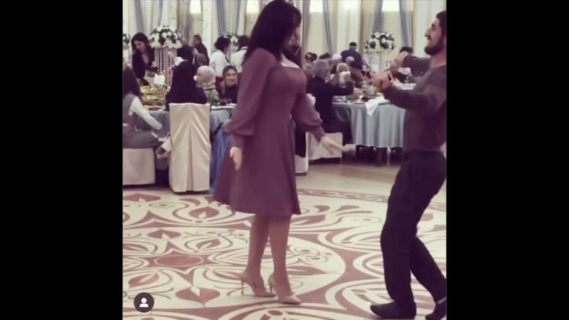 Дагестанская «ким кардашьян» сагират танцует лезгинку [нетипичная махачкала]