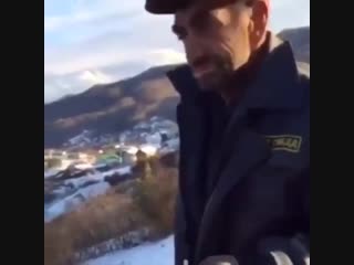 В снежки играешь