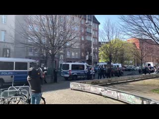 #corona demo am rosa luxemburg platz berlin aufgelöst