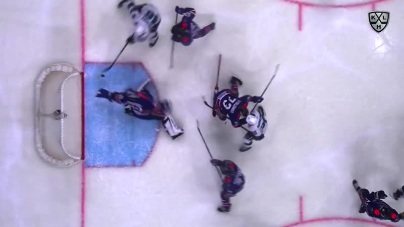 Ярослав аскаров делает шикарный сэйв без клюшки