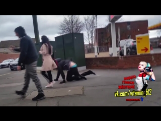 Девушка с любовником выгуливают мужа / ору