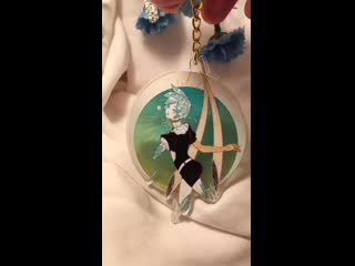 Here’s a quick video of my phos charm i’ve been wanting to make the area around them transparent for a while 宝石の国