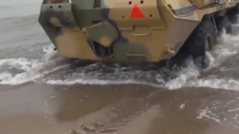 Бтр уничтожает зил armored personnel carrier destroy the truck