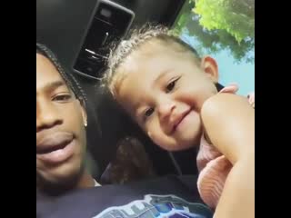 Трэвис учит дочурку говорить