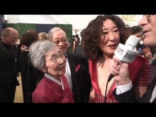 Sandra oh's mom is wearing a hanbok to the emmy's 💗