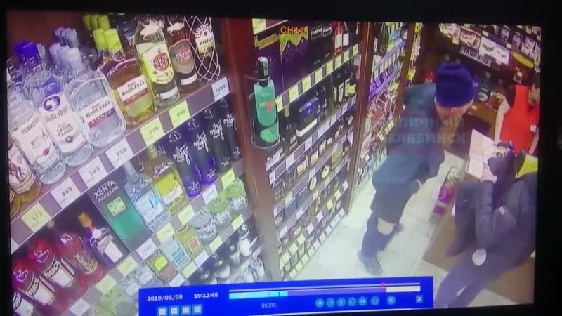 Снял трусы, чтобы ему поверили мужчина показал половой орган продавцам челябинского алкомаркета