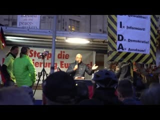 Grosser dresdner abendspaziergang auf dem neumarkt in dresden am