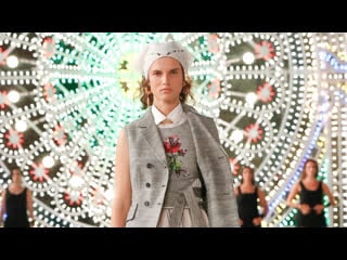 Береговой на подиуме коллекция dior resort 2021