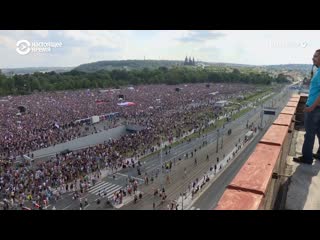 В праге прошел массовый протест за отстау премьер министра