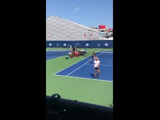 Victoria azarenka, venus williams and maria sharapova practicing next to each other rogerscup