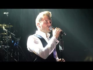 Shane filan beautiful in white (live)