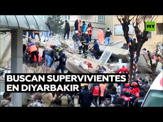 Buscan supervivientes del terremoto de magnitud 7,8 en diyarbakir