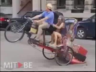 Загнал в краску девушек