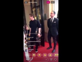 Emilia clarke a caminho do met gala 2018