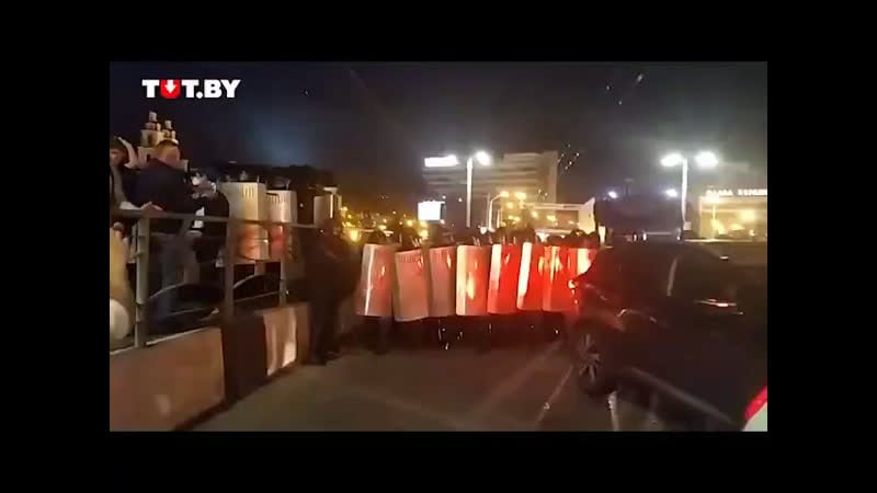 Силовики применяют водометы для разгона массовых акций протеста в центре минска