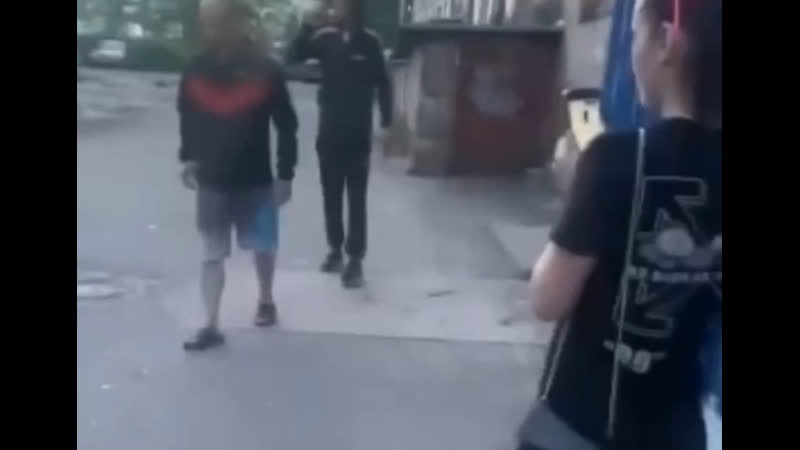 Архангельская область, коряжма избила и раздела мужчину публично за покупку алкоголя