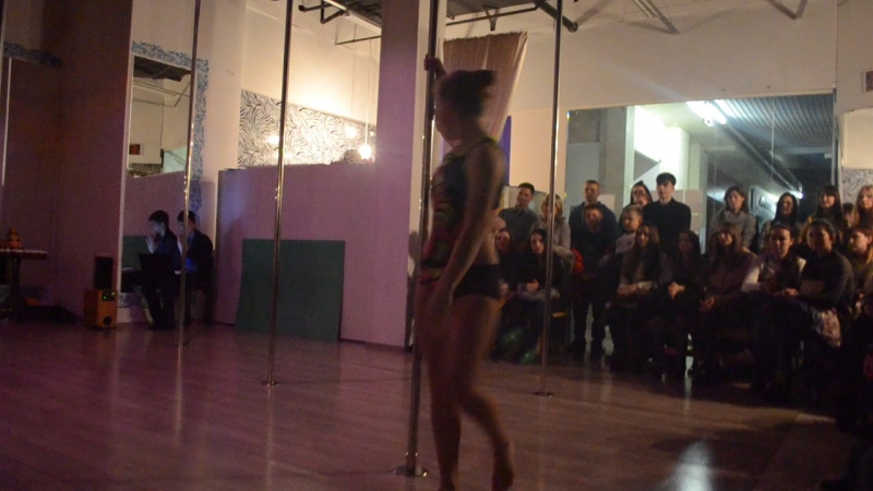 Пілон (соло) кривошта ніна