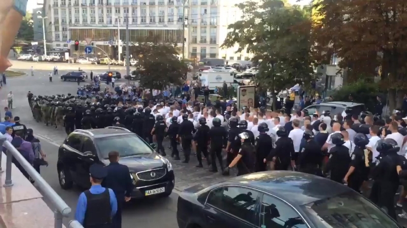 Польські фанати в києві скандують ебать упа і бандеру