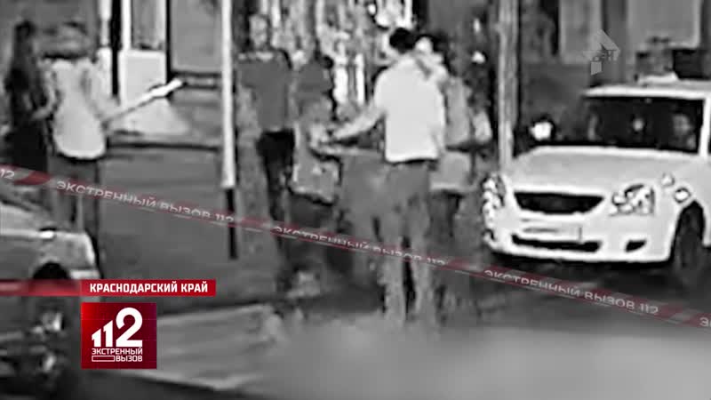 Пристают к девушкам, а получив отказ валят на землю и забивают их ногами видео!