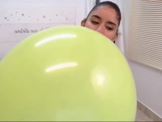 Sara balloons 01112018 2217 myfreecams