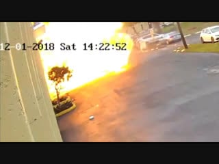 Во флориде самолет протаранил центр терапии для детей аутистов погибли пилот и пассажир cessna, во время эвакуации учени