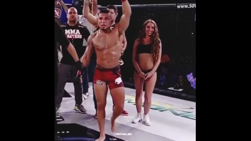 Вырубил ринг гёрл