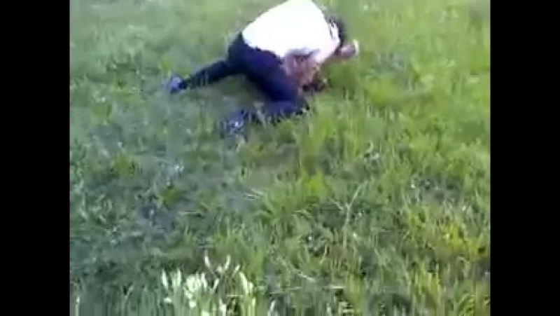 Он бы ещё на пьяную старуху налетел бы!!! герой ёбана! чуть алкащ его не хлопнул!