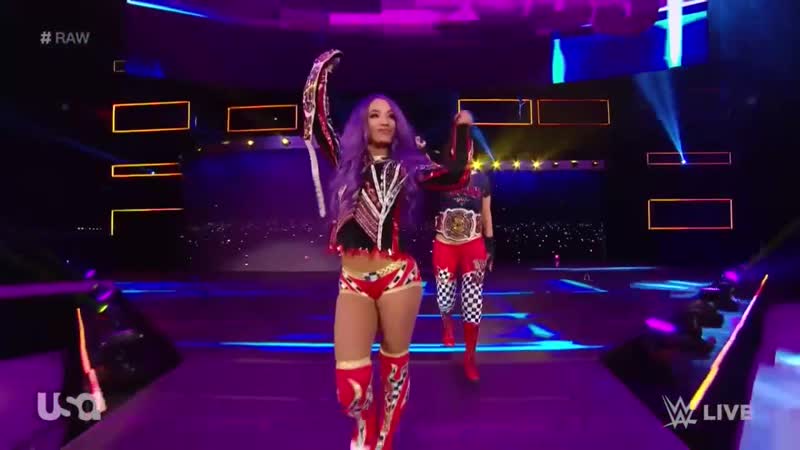 Sb group| sasha banks &amp; bayley entrance raw march 25, 2019