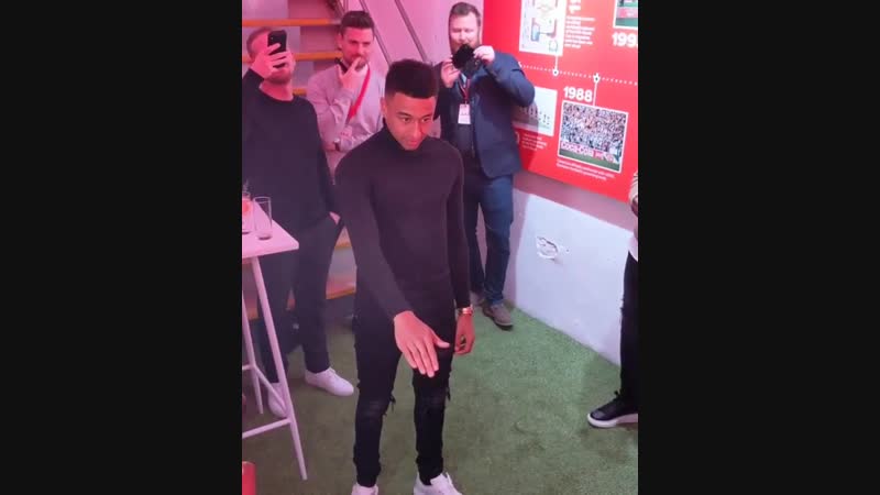 🕺🕺 джесси лингард наглядно показывает, как нужно встречать пятницу!