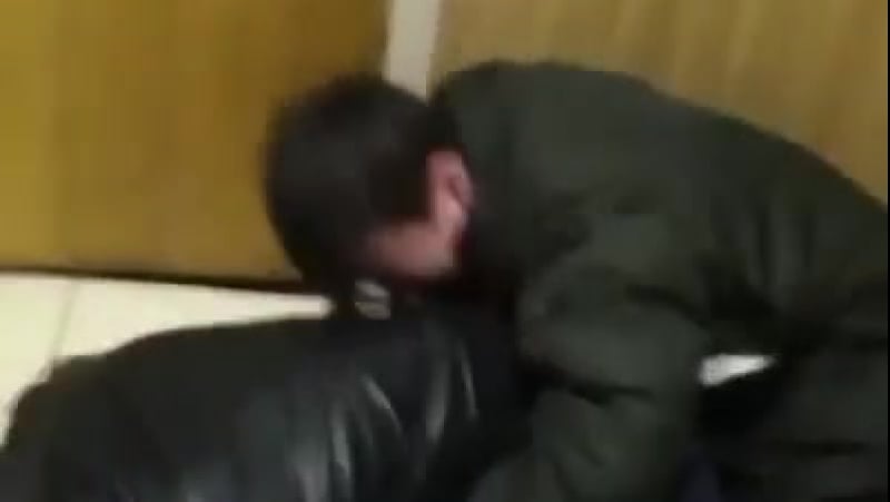 Киргизы под спайсом в отделении полиции