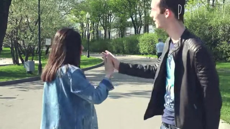 Поцелуй пранк от девушки kissing prank