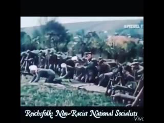 Молодые делают намаз во времена второй мировой войны, и это факт, покажите русских кто дел(1) mp4