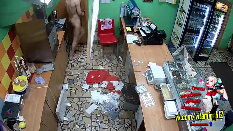 В саратове голый мужик забежал в кафе и устроил дебош