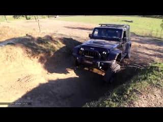 Jeeps fun offroading in landcruiser mountain park