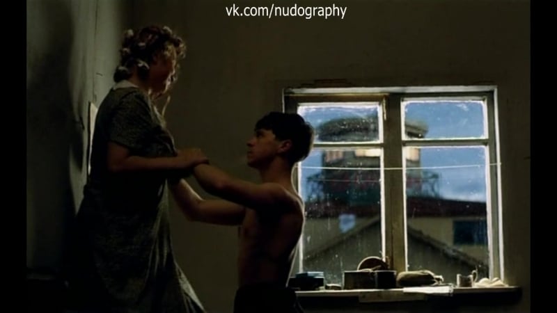 Юлия бутакова голая в фильме "ехали два шофера" (2001, александр котт)