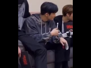 200217 nct 127 vlive mark looks so attractive when he plays with his pen mark 마크 マーク nct127