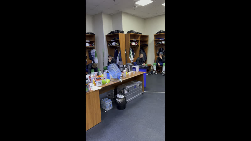 Бежим в раздевалку