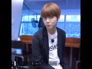 Deadass huening kai wrote soobin hyung pabo means foolan idiot and look at soobins react