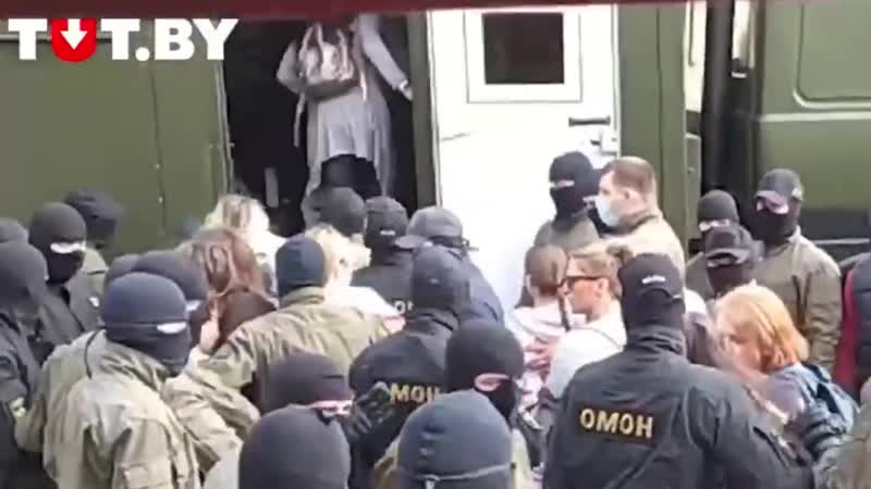 Девушку жёстко закинули в автозак минск, беларусь