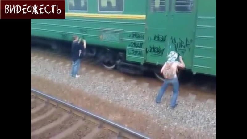 Молодые засранцы на тусоу собрались © видеожесть