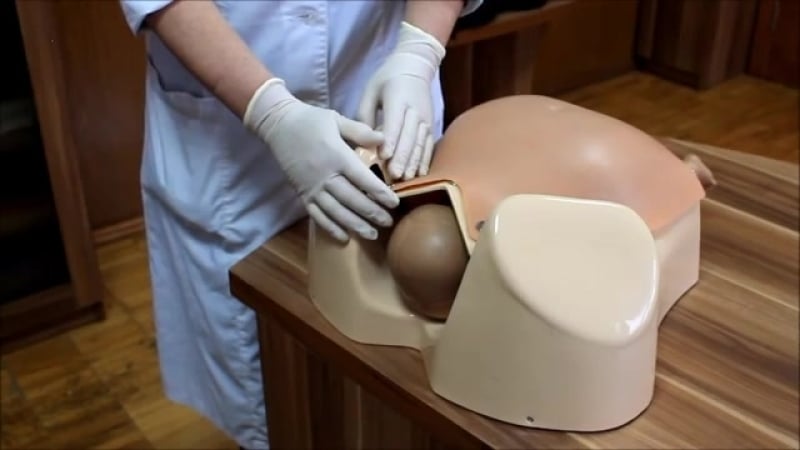 Акушерское пособие при головном предлежании плода