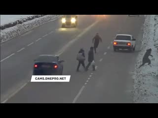 Отпиздил тупых баб